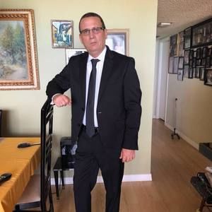 Meet your Posher, Eulises